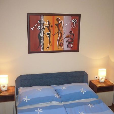 Eszter Apartmanhaz Hajdúszoboszló Zewnętrze zdjęcie