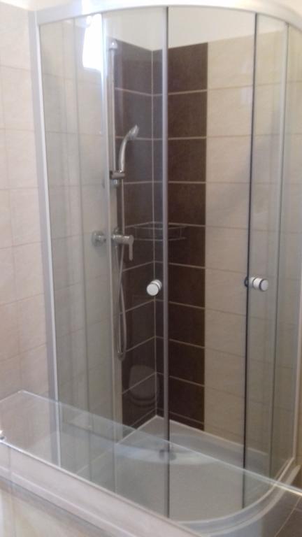 Eszter Apartmanhaz Hajdúszoboszló Zewnętrze zdjęcie