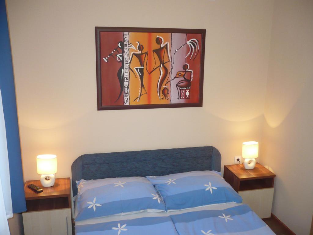 Eszter Apartmanhaz Hajdúszoboszló Zewnętrze zdjęcie