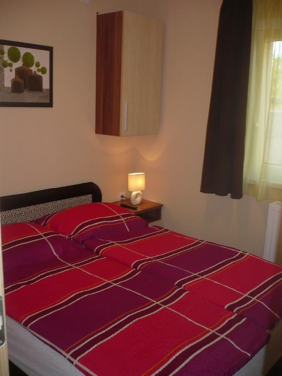 Eszter Apartmanhaz Hajdúszoboszló Zewnętrze zdjęcie