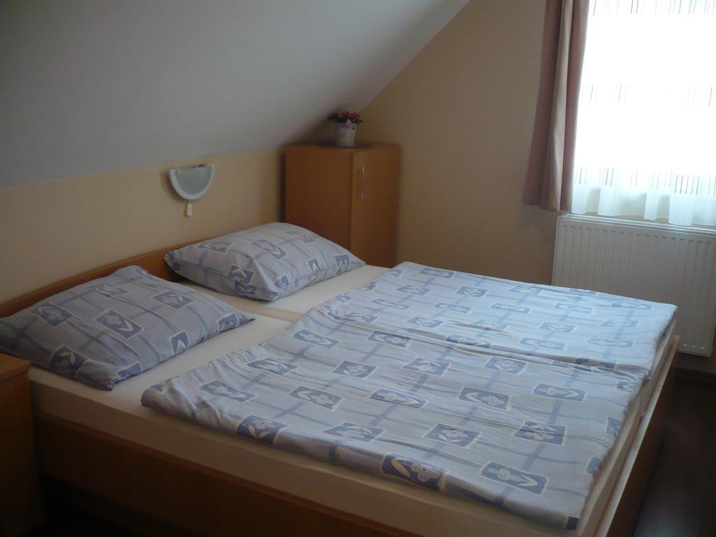 Eszter Apartmanhaz Hajdúszoboszló Zewnętrze zdjęcie