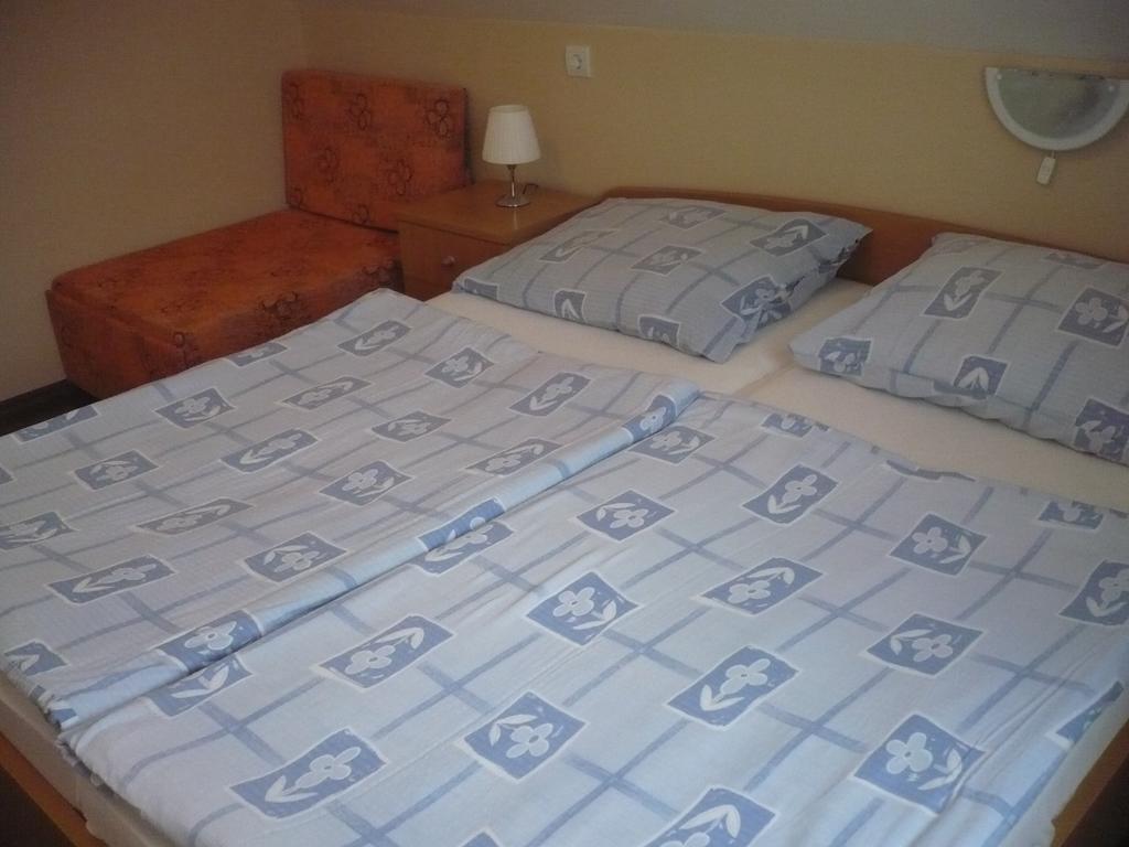 Eszter Apartmanhaz Hajdúszoboszló Zewnętrze zdjęcie