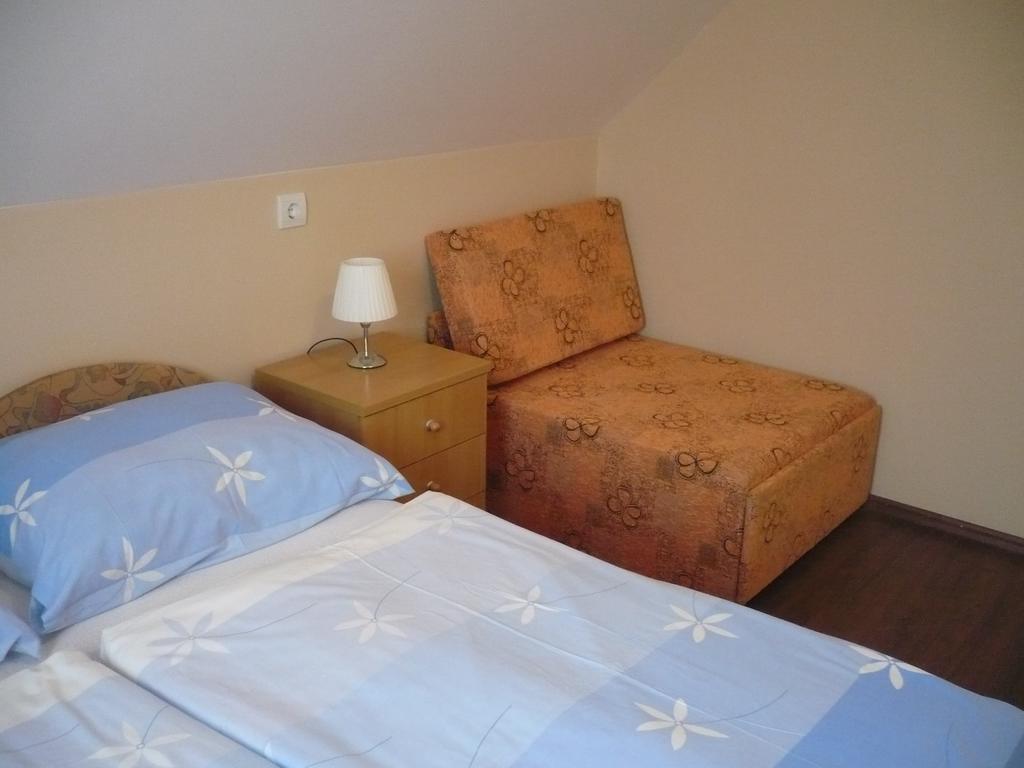 Eszter Apartmanhaz Hajdúszoboszló Zewnętrze zdjęcie