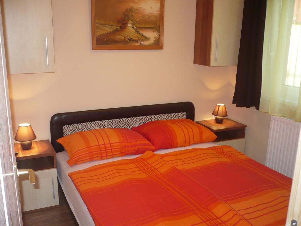 Eszter Apartmanhaz Hajdúszoboszló Zewnętrze zdjęcie