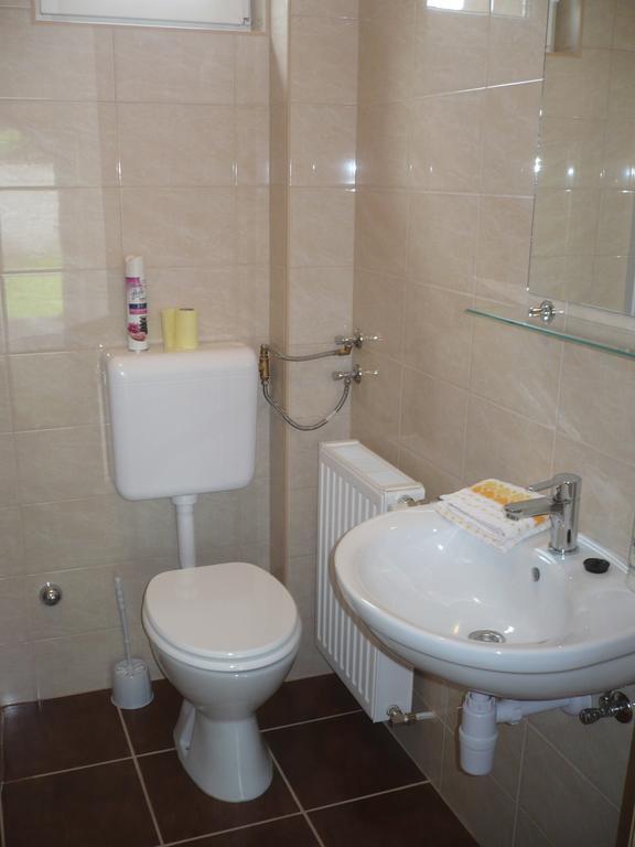 Eszter Apartmanhaz Hajdúszoboszló Zewnętrze zdjęcie