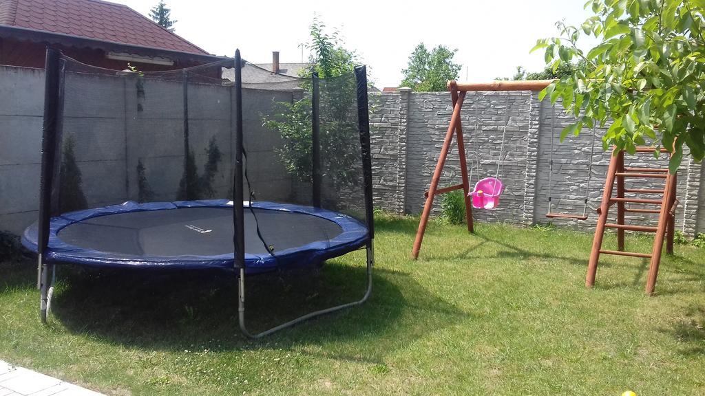 Eszter Apartmanhaz Hajdúszoboszló Zewnętrze zdjęcie