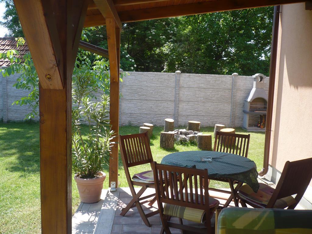 Eszter Apartmanhaz Hajdúszoboszló Zewnętrze zdjęcie