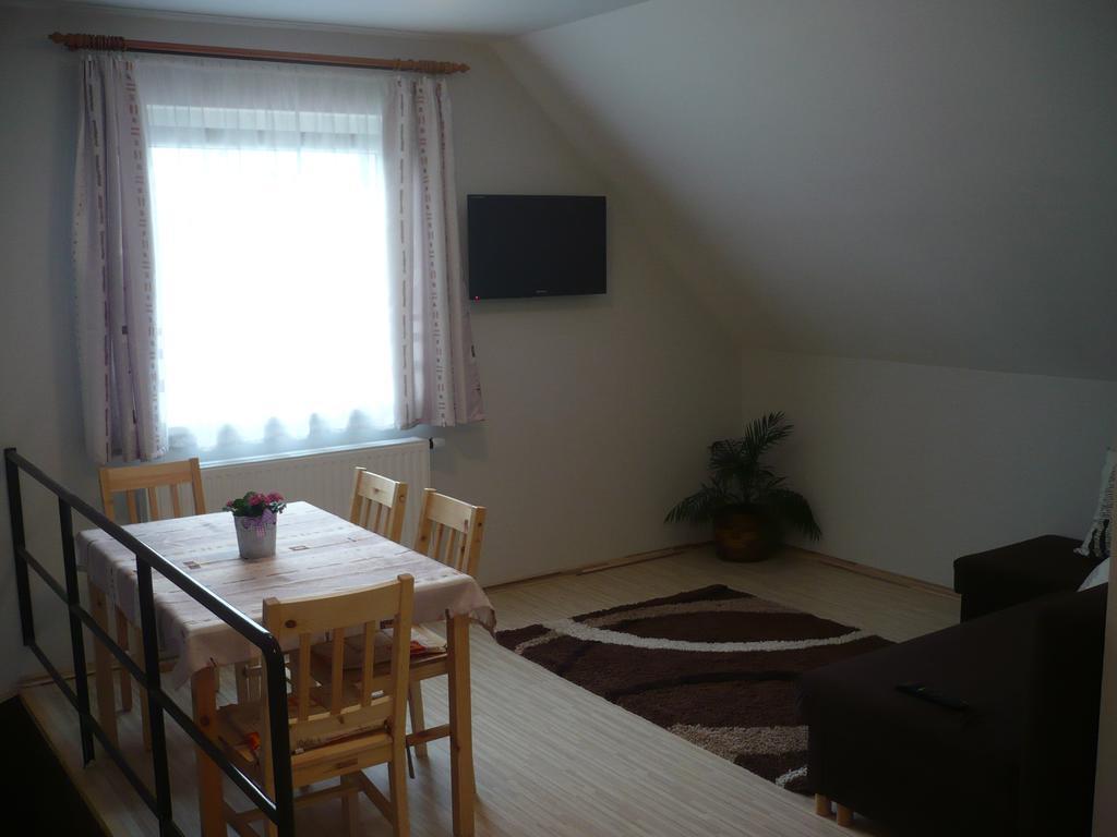 Eszter Apartmanhaz Hajdúszoboszló Zewnętrze zdjęcie