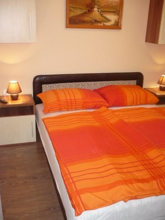 Eszter Apartmanhaz Hajdúszoboszló Zewnętrze zdjęcie