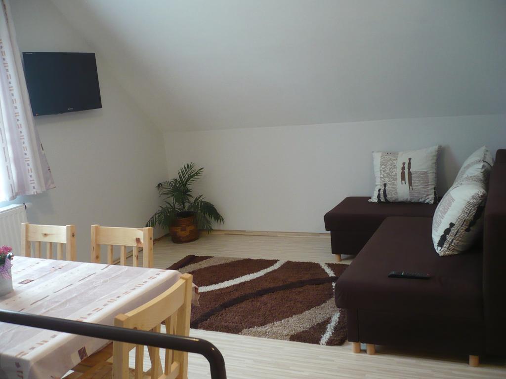 Eszter Apartmanhaz Hajdúszoboszló Zewnętrze zdjęcie